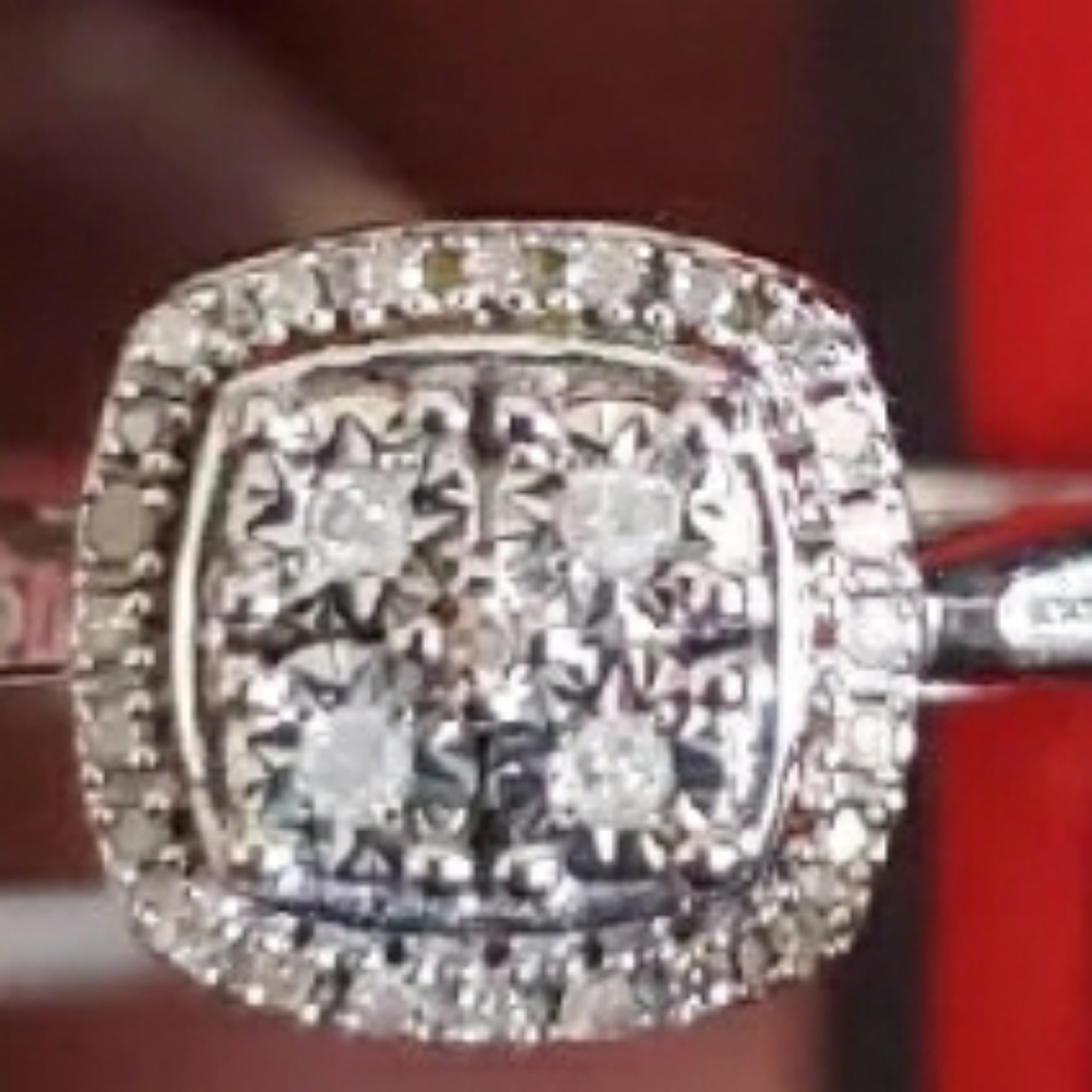 Diamond engagement ring